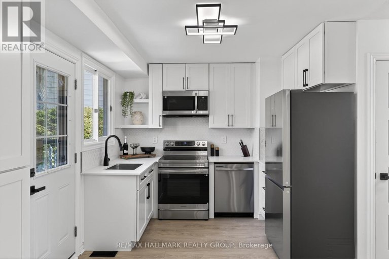 29664979/226-old-colony-road/glencairnhazeldean/ottawa/ontario/K2L1M7_18