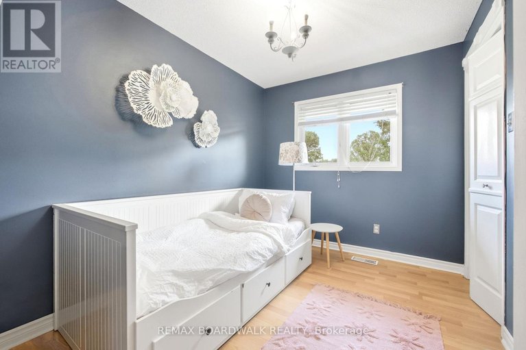 29538006/121-stamford-drive/drummond-n-elmsley-drummond-twp/drummondnorth-elmsley/ontario/K7H3C1_13