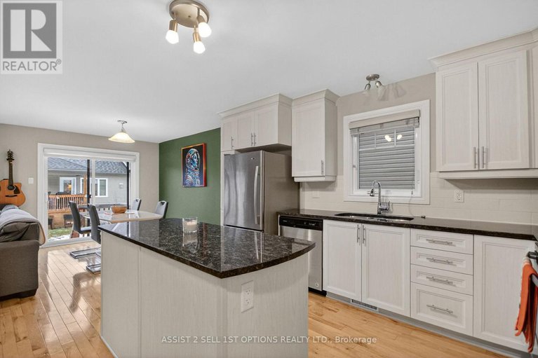 29201678/355-twilight-avenue/village-of-russell/russell/ontario/K4R0E3_12