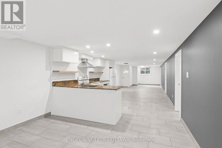 28294344/70-varley-drive/beaverbrook/ottawa/ontario/K2K1H2_37