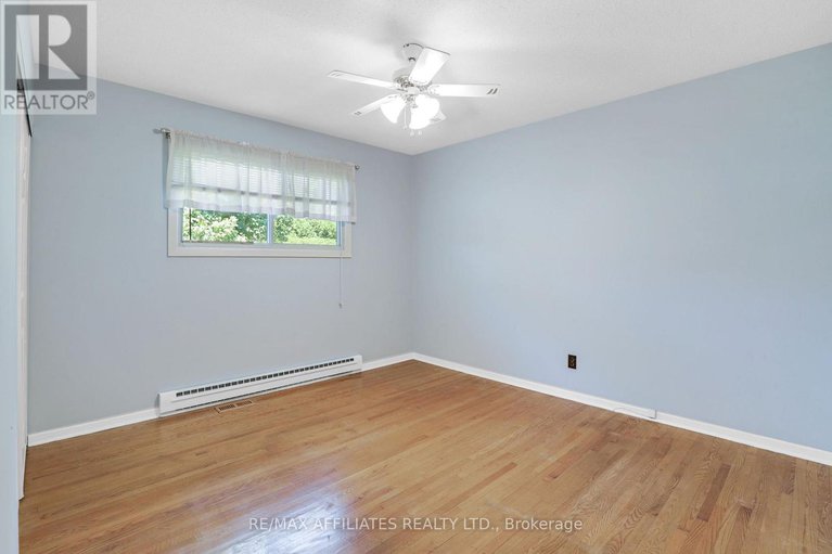 28771604/17-canfield-road/sheahan-estatestrend-village/ottawa/ontario/K2H5S7_21