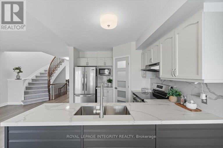 28906811/2018-winsome-terrace/fallingbrookgardenway-south/ottawa/ontario/K4A4Y4_17