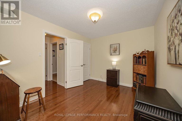 29419207/49-peregrine-crescent/bridlewood/ottawa/ontario/K2M2T2_16