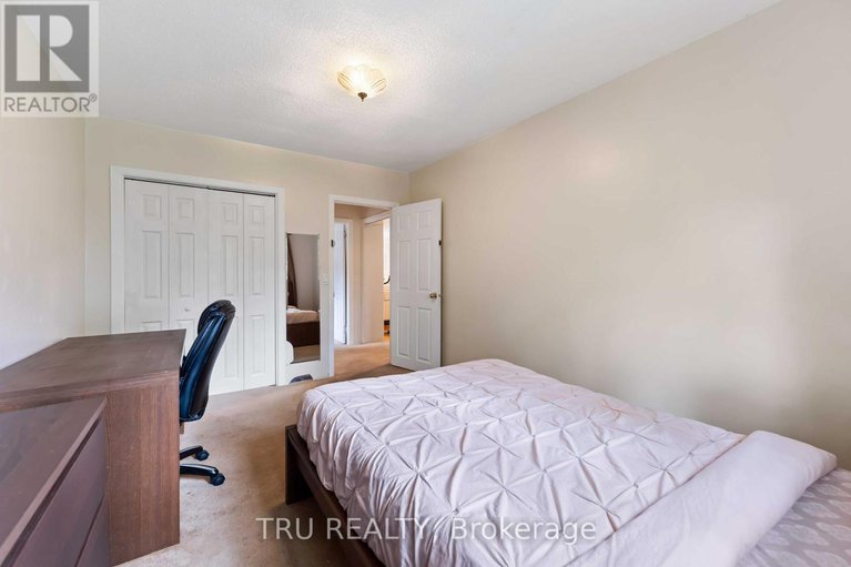 28591206/14-claver-street/cardinal-heights/ottawa/ontario/K1J6W7_11
