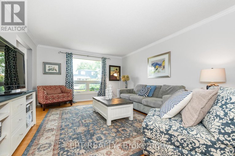 28632467/1329-fontenay-crescent/south-keys/ottawa/ontario/K1V7K5_3