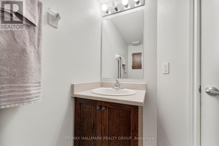 29051360/440-edgeworth-avenue/woodroffe/ottawa/ontario/K2B5L1_28