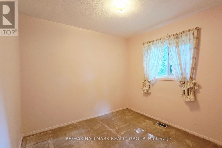 28608345/2923-ahearn-avenue/britannia/ottawa/ontario/K2B7A1_18