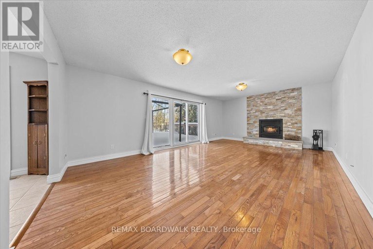 29344608/7089-bush-drive/greely/ottawa/ontario/K4P1M8_15