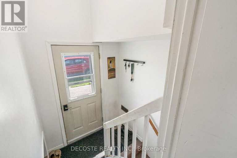28631959/292-main-street/alexandria/north-glengarry/ontario/K0C1A0_23