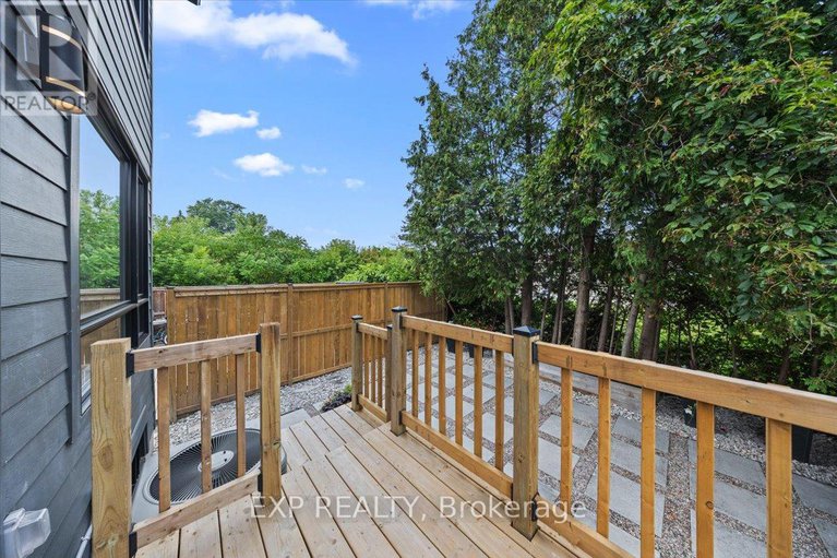 29125284/71-king-george-street/overbrookcastle-heights/ottawa/ontario/K1K1V4_29