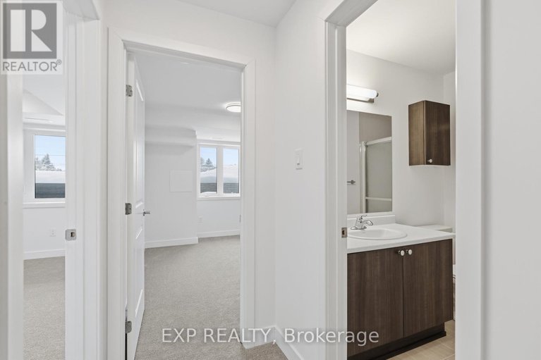 29306016/1007-silhouette-private/cedargrovefraserdale/ottawa/ontario/K2J4S3_20