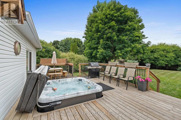 29593963/129-corvinelli-crescent/village-of-russell/russell/ontario/K4R1G4_41