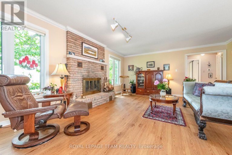 28498186/119-royal-york-street-w/richmond/ottawa/ontario/K0A2Z0_19