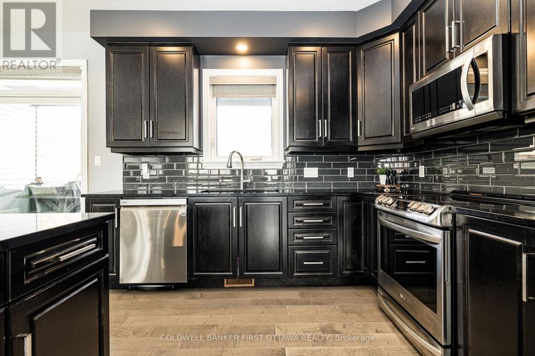 29400692/120-stirling-crescent/north-grenville-twp-kemptville-east/north-grenville/ontario/K0G1J0_15