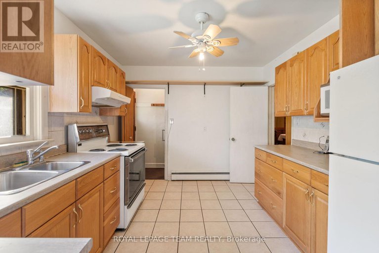 28567961/873-dunlevie-avenue/mckellar-heightsglabar-park/ottawa/ontario/K2A2Z3_11