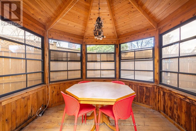 29606719/219-switzer-avenue/westborohampton-park/ottawa/ontario/K1Z7H8_41