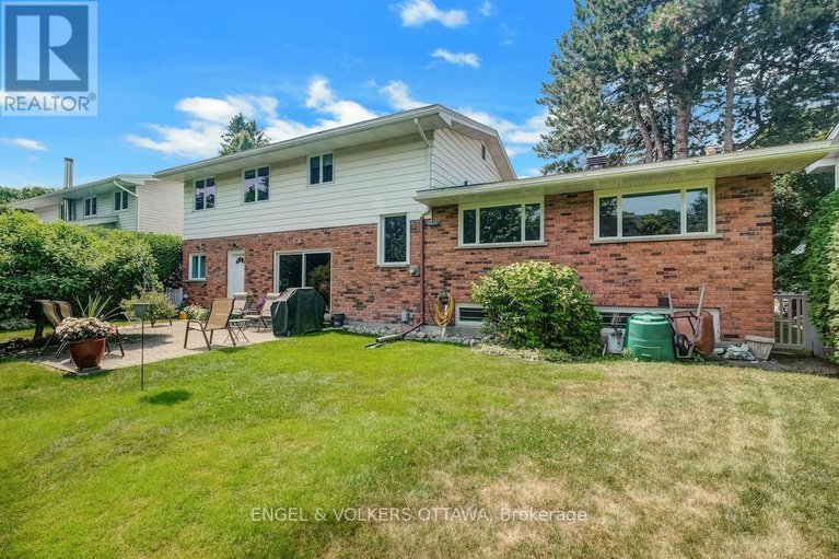 28906632/15-dickson-street/bruce-farmgraham-parkqualicumbellands/ottawa/ontario/K2H7H6_48