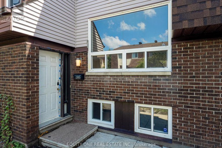 28563740/28d-woodvale-green/craig-henrywoodvale/ottawa/ontario/K2G4H4_3