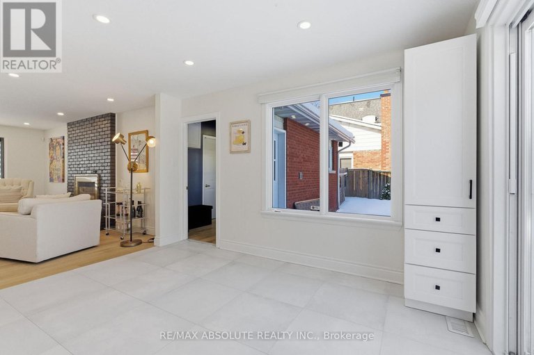 29407947/13-weatherwood-crescent/pineglencountry-place/ottawa/ontario/K2E7C5_23