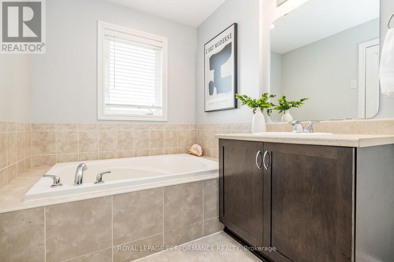 28279532/200-eye-bright-crescent/riverside-southgloucester-glen/ottawa/ontario/K1V2K6_24