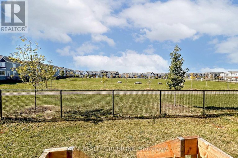 28953917/324-canadensis-lane/half-moon-bay/ottawa/ontario/K2J6X8_15