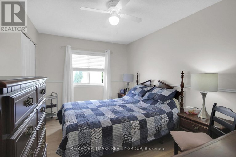28806106/137-springcreek-crescent/bridlewood/ottawa/ontario/K2M2M1_18