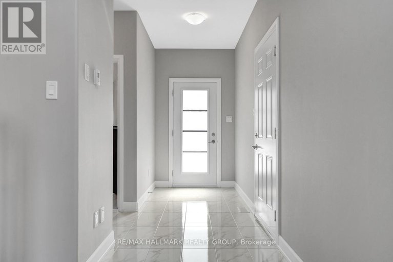 29228847/609-misty-street/village-of-russell/russell/ontario/K4R0G3_3