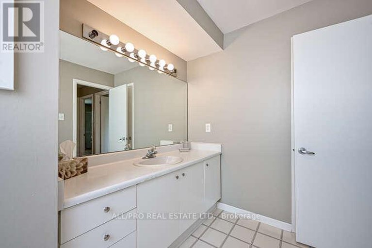 29261422/56-jackson-court/beaverbrook/ottawa/ontario/K2K1B7_25