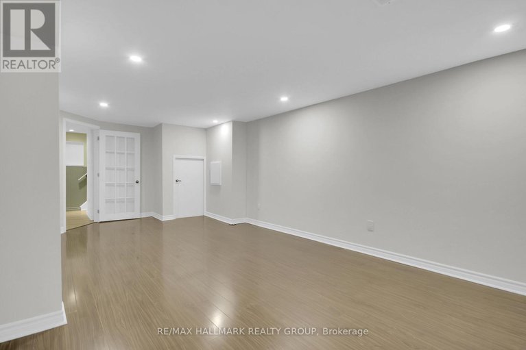 28570009/2286-elmira-drive/parkway-park/ottawa/ontario/K2C1H4_30