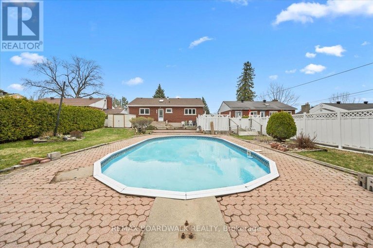 29678881/72-crownhill-street/cardinal-heights/ottawa/ontario/K1J7K8_29