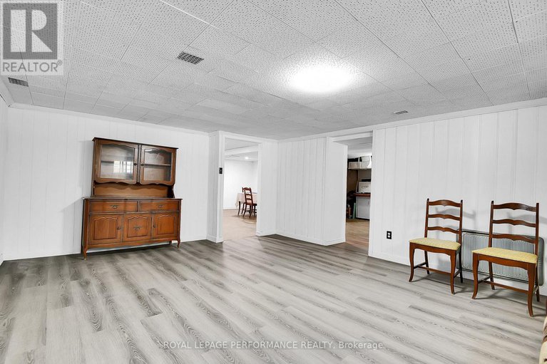 28522253/1379-mayview-avenue/carlington/ottawa/ontario/K1Z8H6_34