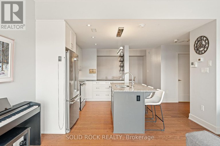 28694497/301-345-elizabeth-cosgrove-private/mer-bleuebradley-estatesanderson-park/ottawa/ontario/K1W0K6_12