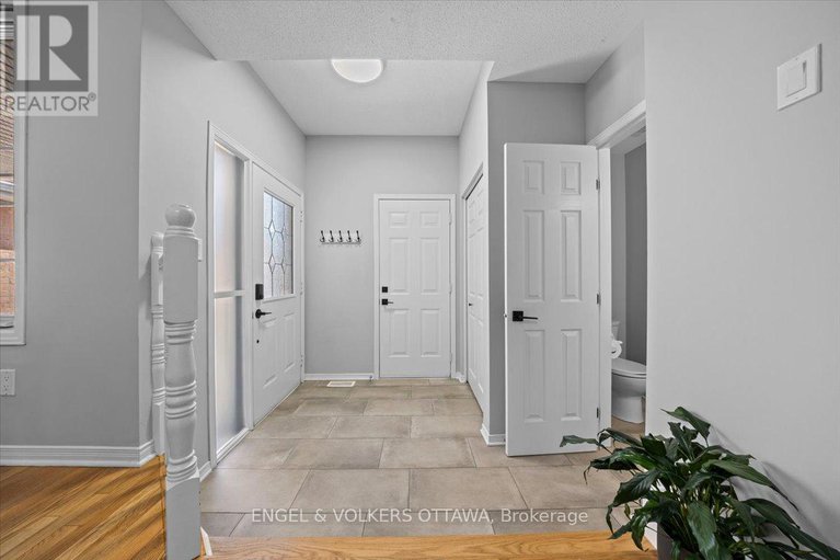 28652467/107-redpath-drive/pheasant-run/ottawa/ontario/K2G6K4_5