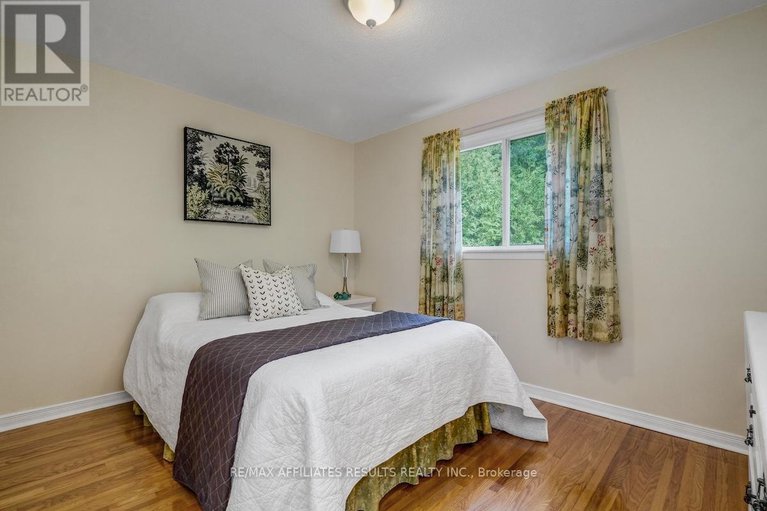 28656485/2-wedgewood-crescent/blackburn-hamlet/ottawa/ontario/K1B4B4_26