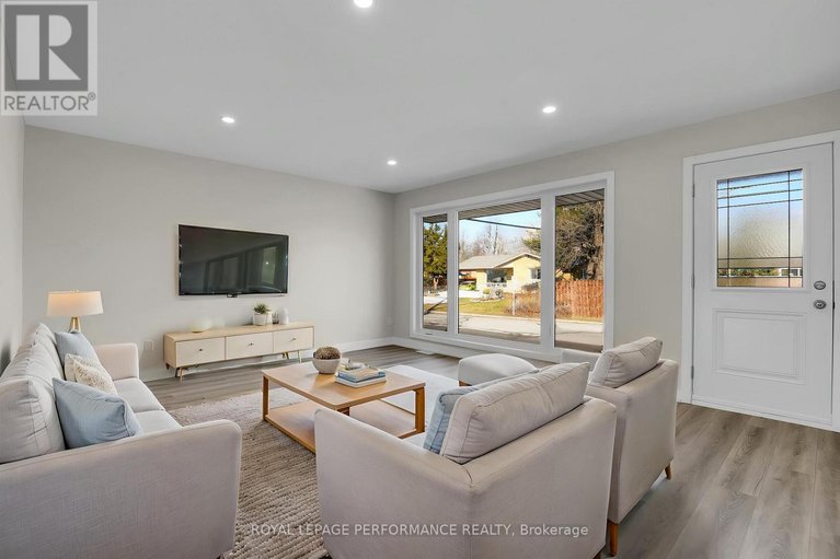 29470897/624-clarke-avenue/castle-heightsrideau-high/ottawa/ontario/K1K0Y7_5