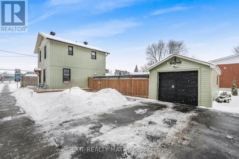 29231078/291-maple-street/village-of-russell/russell/ontario/K4R1B3_3