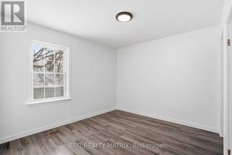 29373257/5811-highway-34-road/vankleek-hill/champlain/ontario/K0B1R0_15