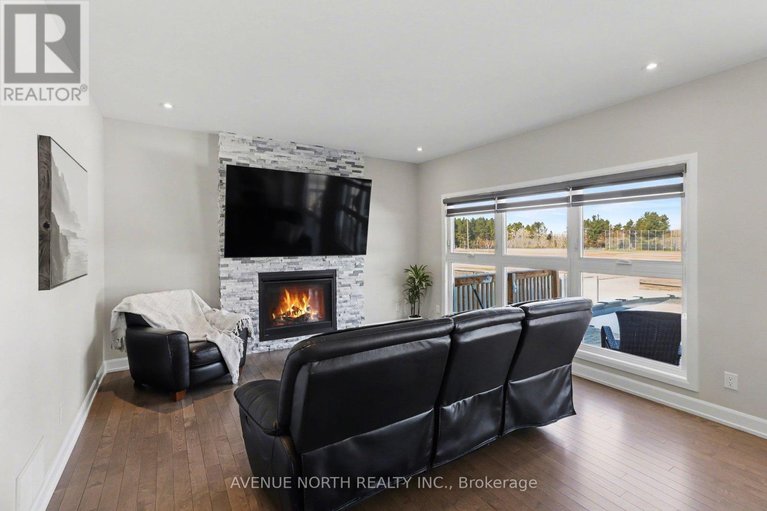 29584861/668-geneva-crescent/embrun/russell/ontario/K0A1W0_8