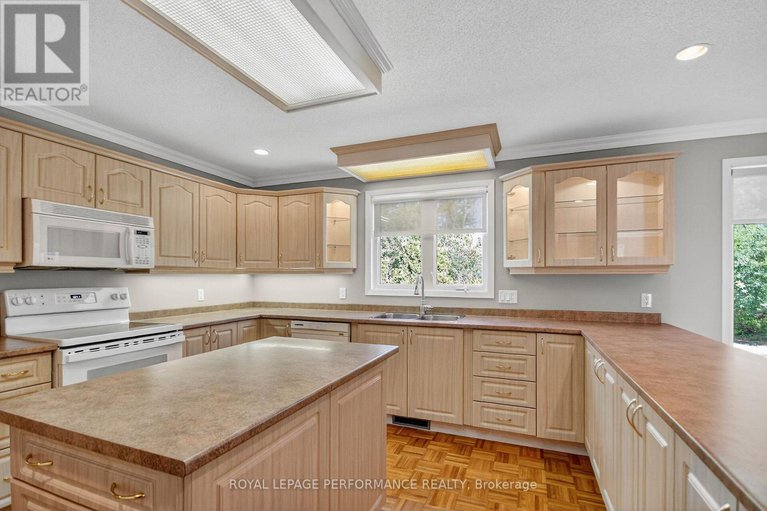 28886308/8329-rodney-farm-drive/osgoode-twp-north-of-reg-rd-6/ottawa/ontario/K0A2P0_7