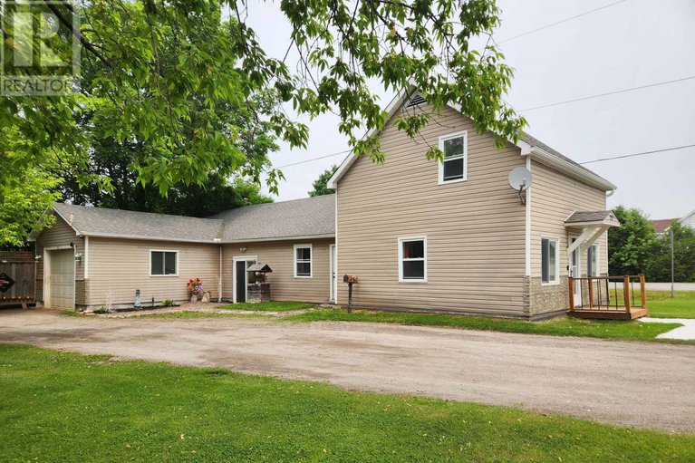 28431924/215-division-street-s/mcnabbraeside-twps/mcnabbraeside/ontario/K7S3C7_1