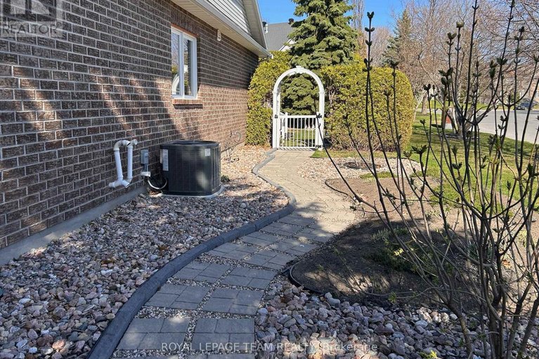 29666144/45-burnstead-crescent/emerald-meadowstrailwest/ottawa/ontario/K2M2T4_42