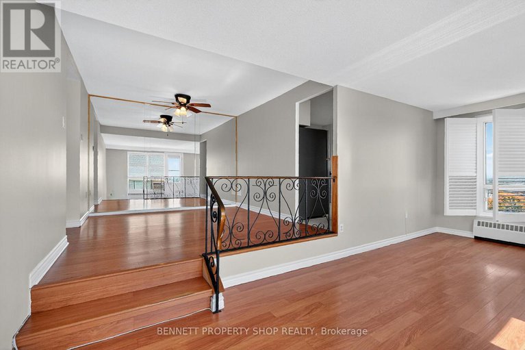 28981552/1015-915-elmsmere-road/beacon-hill-south/ottawa/ontario/K1J8H8_24