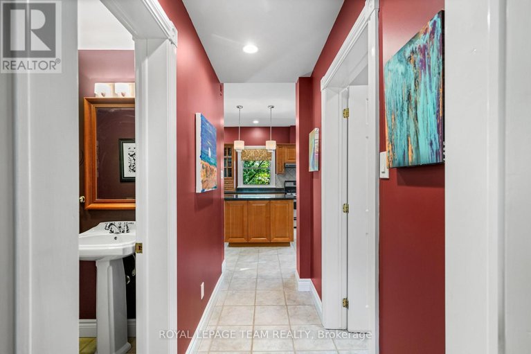 29461995/1601-apeldoorn-avenue/carleton-heights/ottawa/ontario/K2C1V4_15