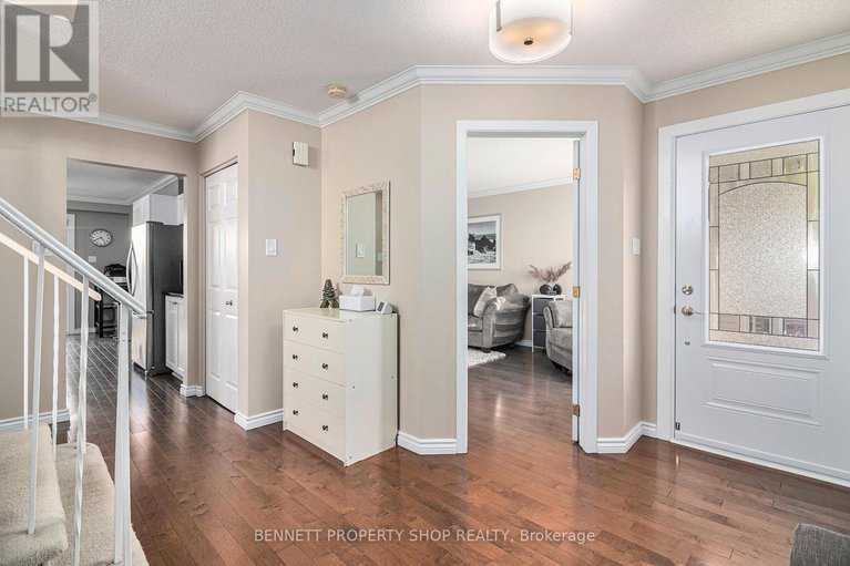 29050384/1865-leclair-crescent/queenswood-heights-south/ottawa/ontario/K1E3S2_4