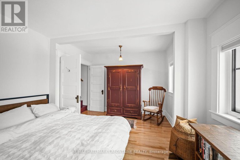 28286991/143-blackburn-avenue/sandy-hill/ottawa/ontario/K1N8A6_17