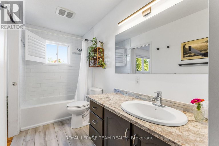 29038581/1965-patricia-street/town-of-rockland/clarence-rockland/ontario/K4K1B2_17