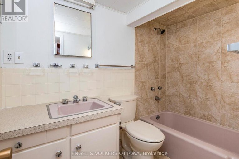 29358841/878-dunlevie-avenue/mckellar-heightsglabar-park/ottawa/ontario/K2A2Z4_35