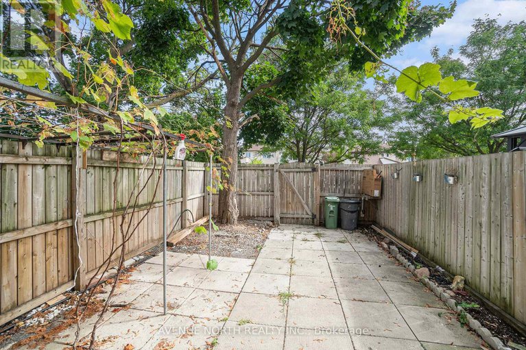 28790025/1747-dondale-st-street/pineview/ottawa/ontario/K1B5H7_4