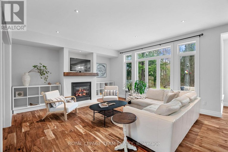 28316771/2377-pine-avenue/manotick-east-to-manotick-station/ottawa/ontario/K4M1B4_12