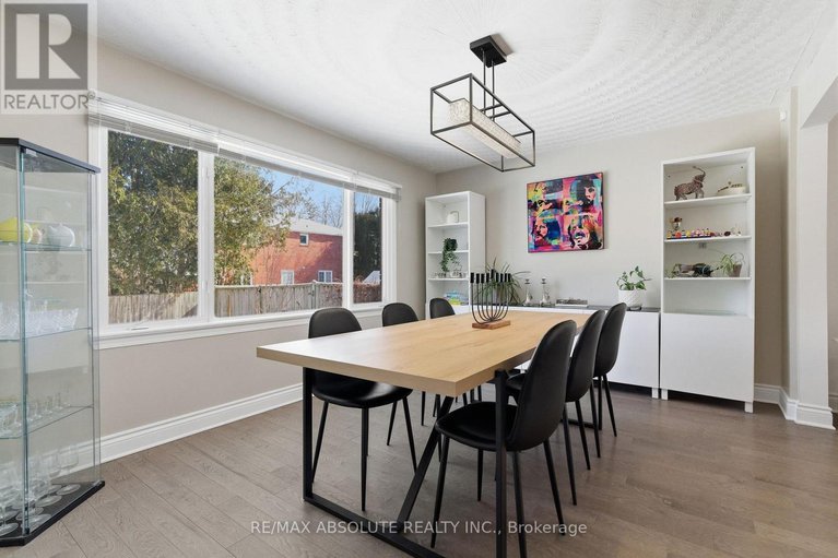 29407947/13-weatherwood-crescent/pineglencountry-place/ottawa/ontario/K2E7C5_13